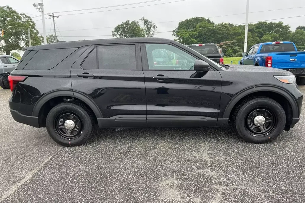 2025 Ford Explorer photo 1