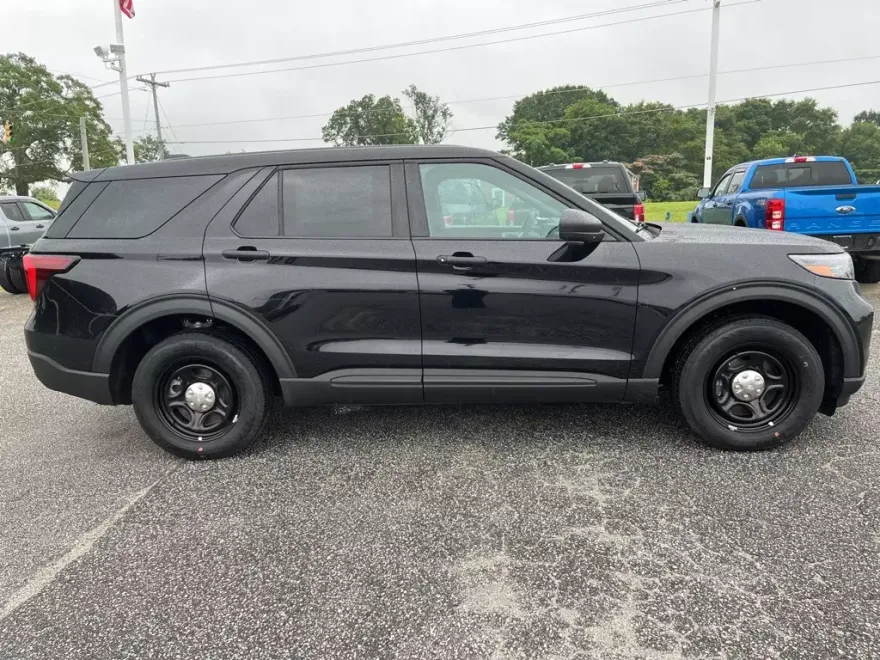 2025 Ford Explorer photo 1