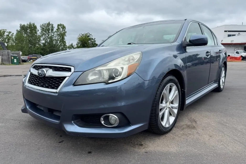 2013 Subaru Legacy 3.6R photo 1