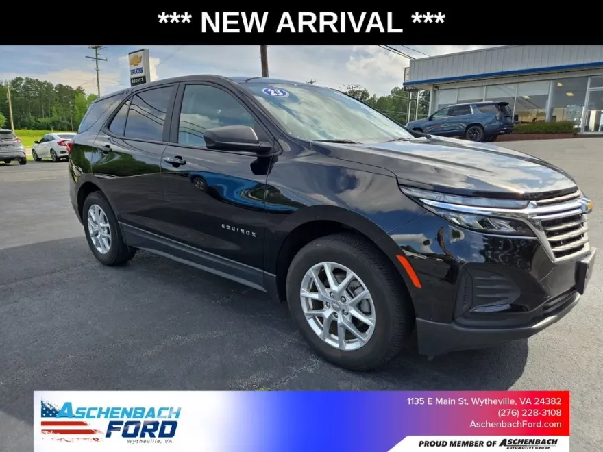 2023 Chevrolet Equinox LS photo 1