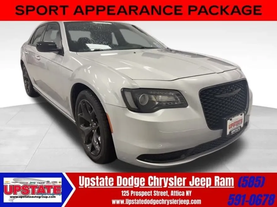 2021 Chrysler 300 Touring photo 1