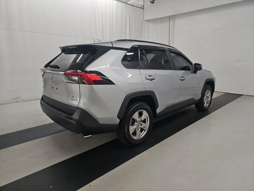 2022 Toyota RAV4 Hybrid XLE photo 1