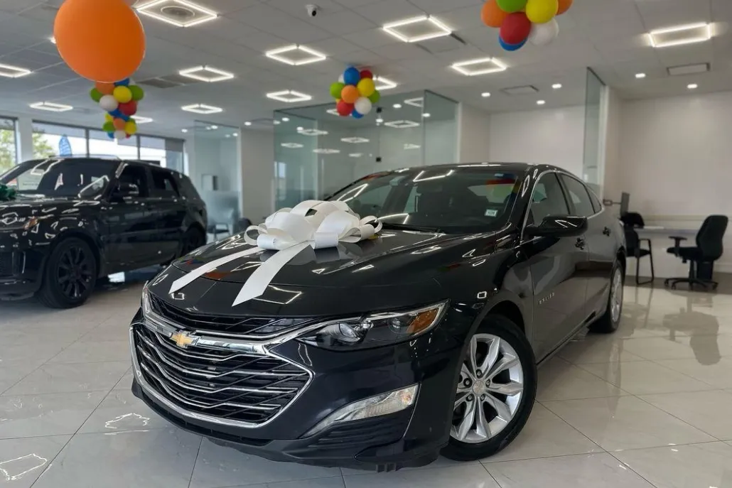 2023 Chevrolet Malibu 1LT photo 1