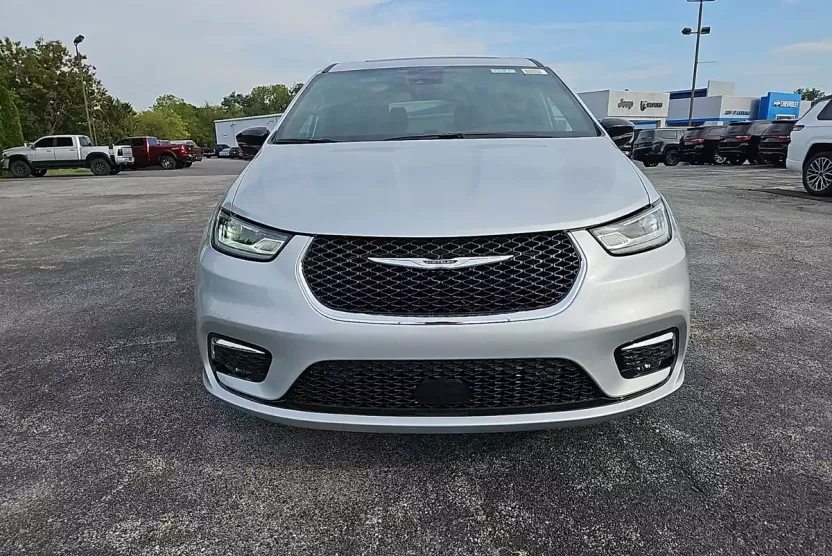 2026 Chrysler Pacifica photo 1