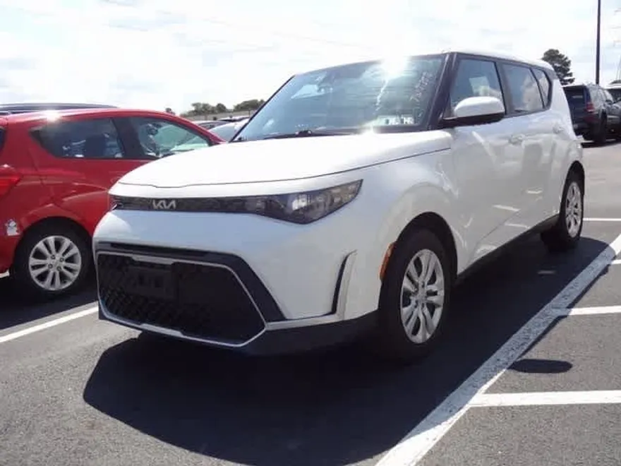 2023 Kia Soul LX photo 1