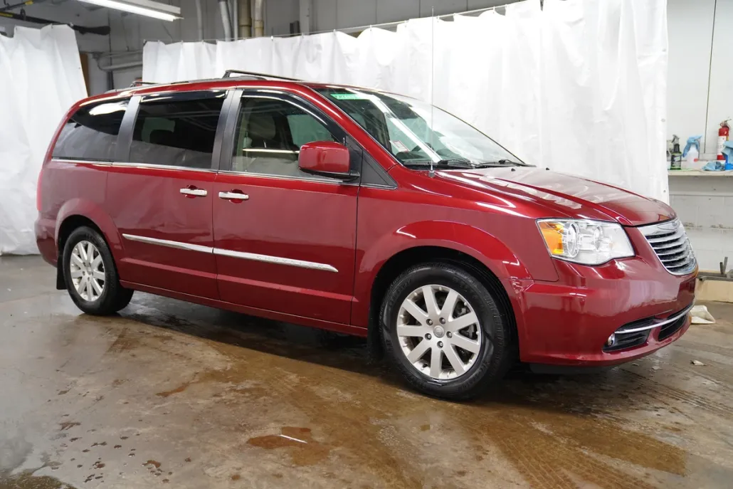 2016 Chrysler Town & Country Touring photo 1
