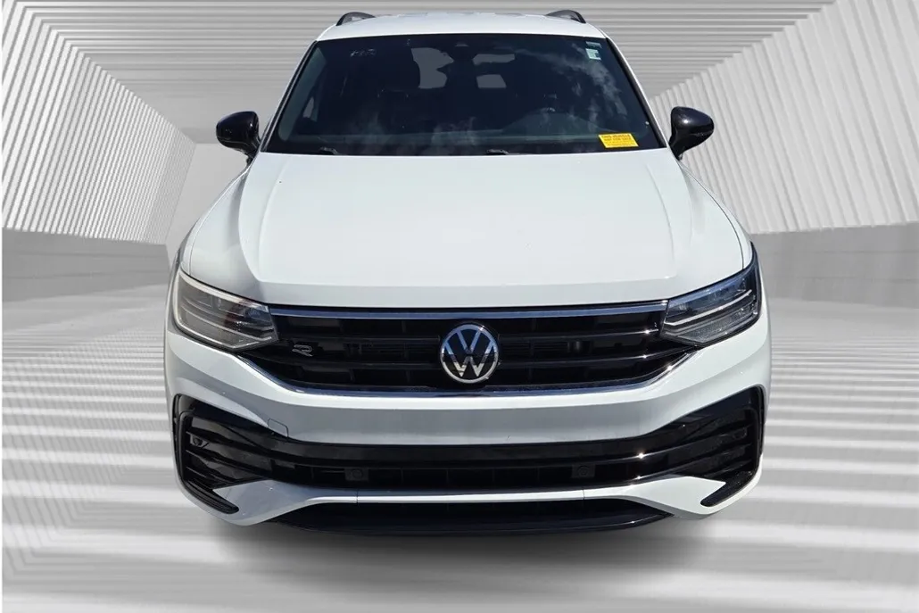 2022 Volkswagen Tiguan SE R-Line Black photo 1
