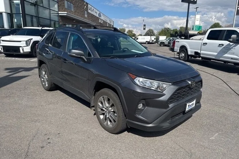 2019 Toyota RAV4 XLE Premium photo 1