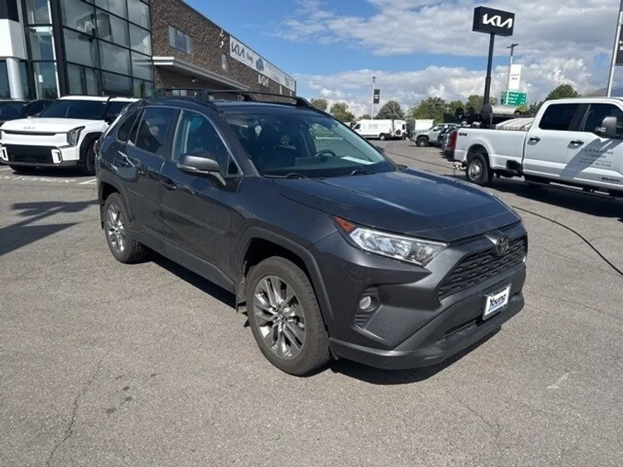 2019 Toyota RAV4 XLE Premium photo 1
