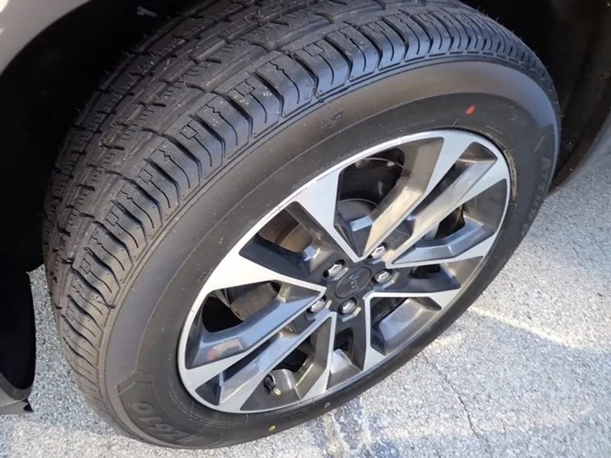 2022 Jeep Grand Cherokee Overland photo 1