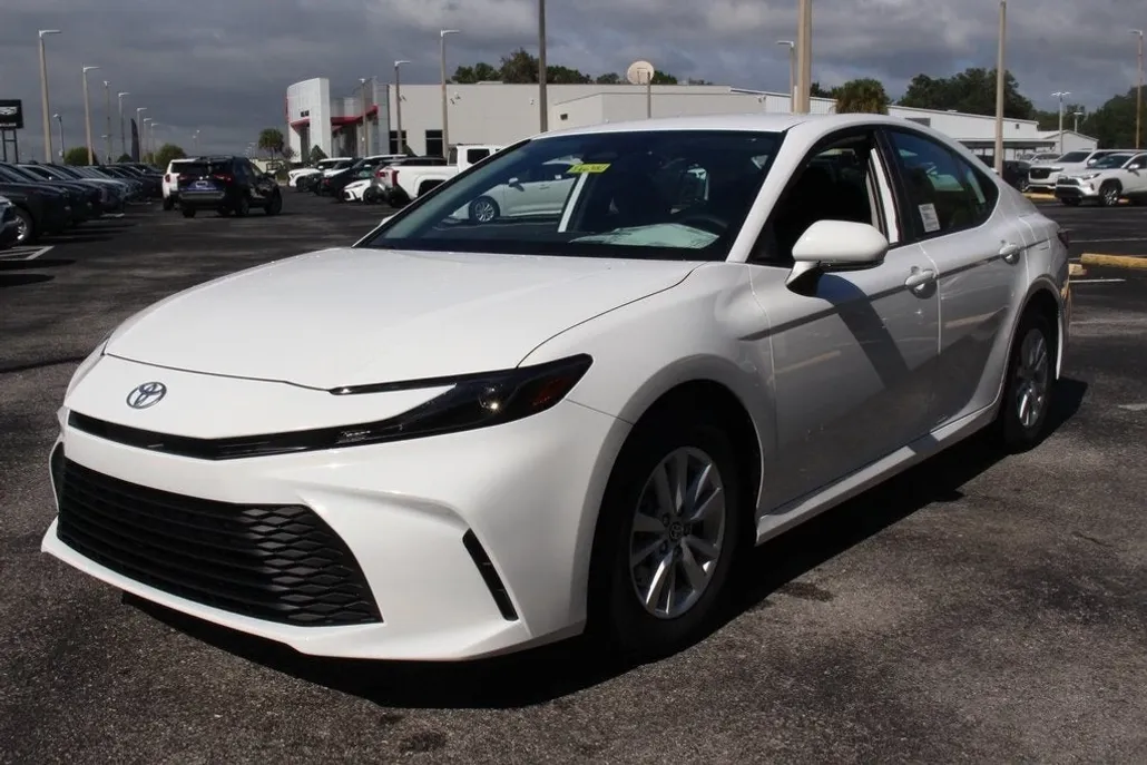 2026 Toyota Camry LE photo 1