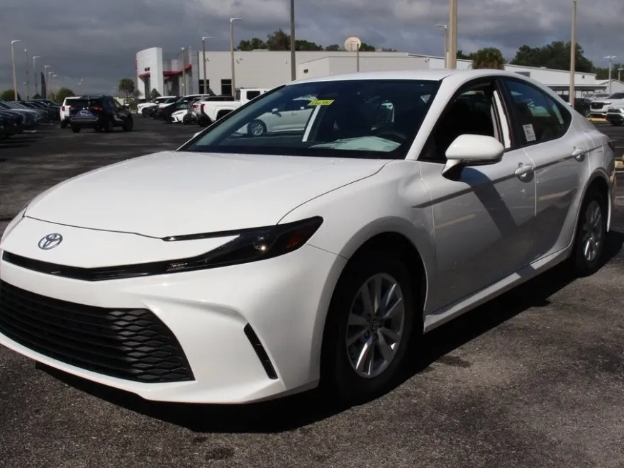 2026 Toyota Camry LE photo 1