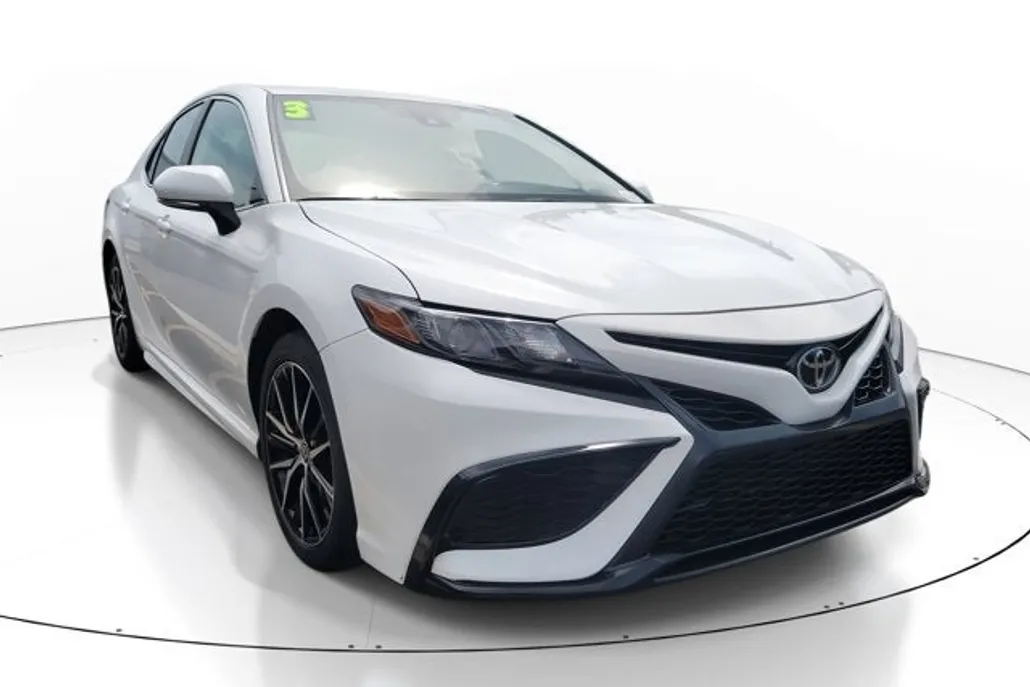 2023 Toyota Camry SE photo 1