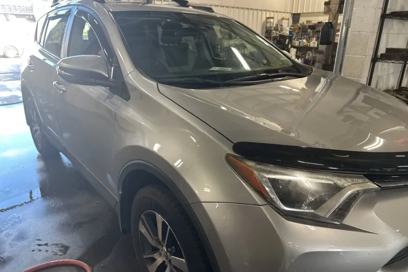 2018 Toyota RAV4 XLE photo 1