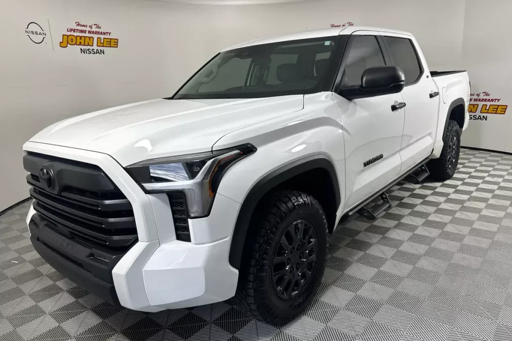 2024 Toyota Tundra SR5 photo 1
