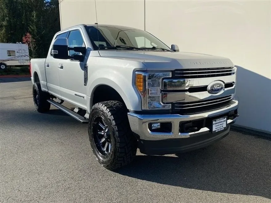 2017 Ford F-350 Lariat photo 1
