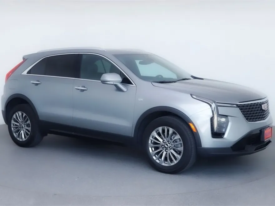 2024 Cadillac XT4 Premium Luxury photo 1