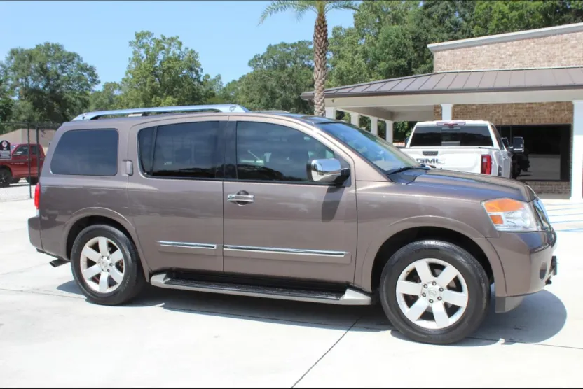 2013 Nissan Armada SL photo 1