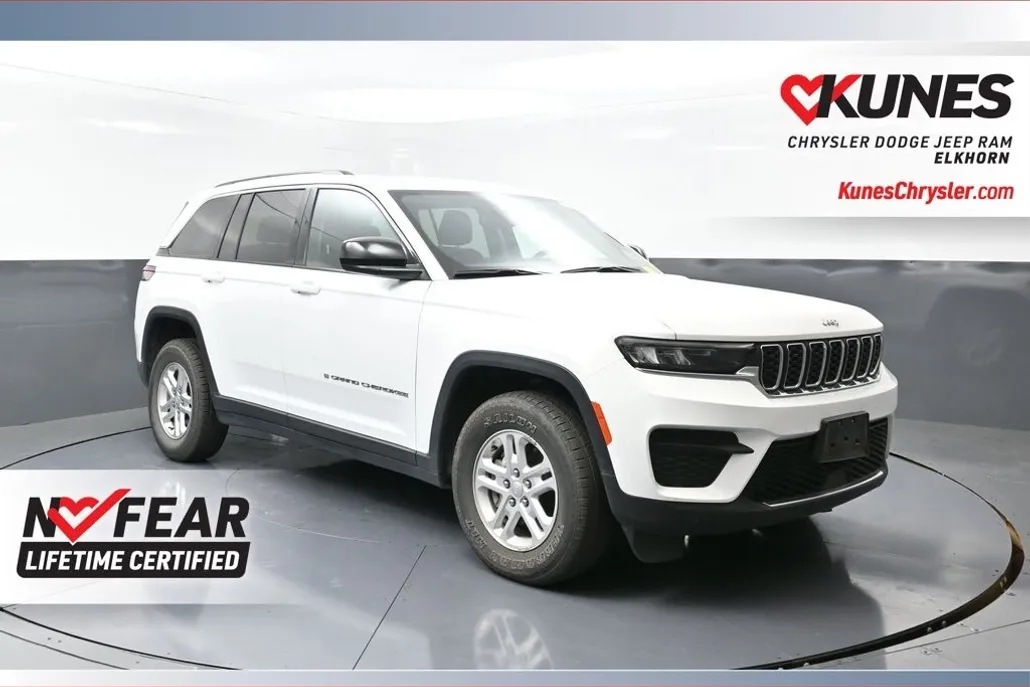 2023 Jeep Grand Cherokee Laredo photo 1