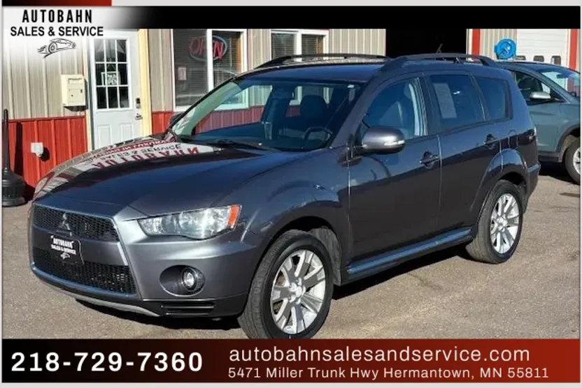 2011 Mitsubishi Outlander SE photo 1