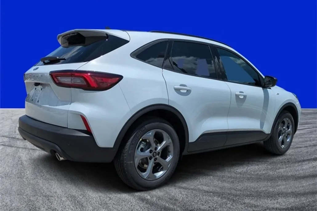 2025 Ford Escape ST-Line photo 1