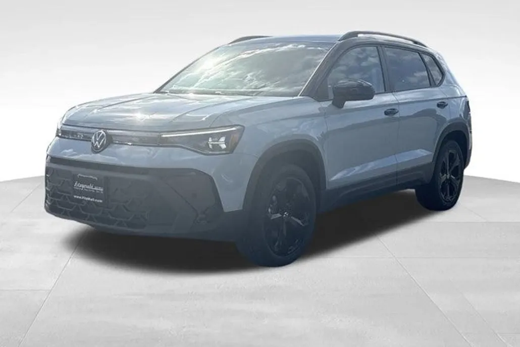 2025 Volkswagen Taos SE photo 1