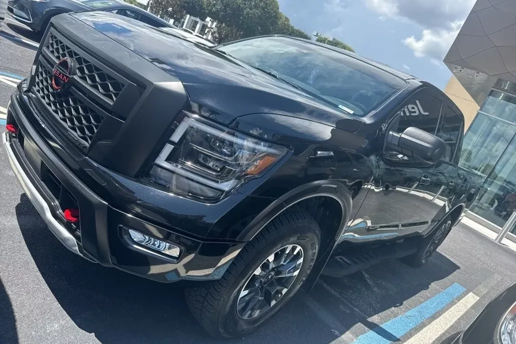 2024 Nissan Titan PRO-4X photo 1