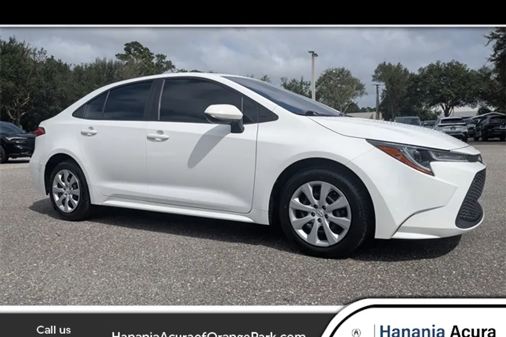 2022 Toyota Corolla LE photo 1