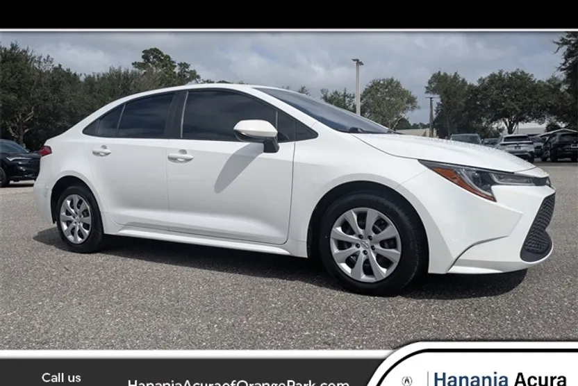 2022 Toyota Corolla LE photo 1