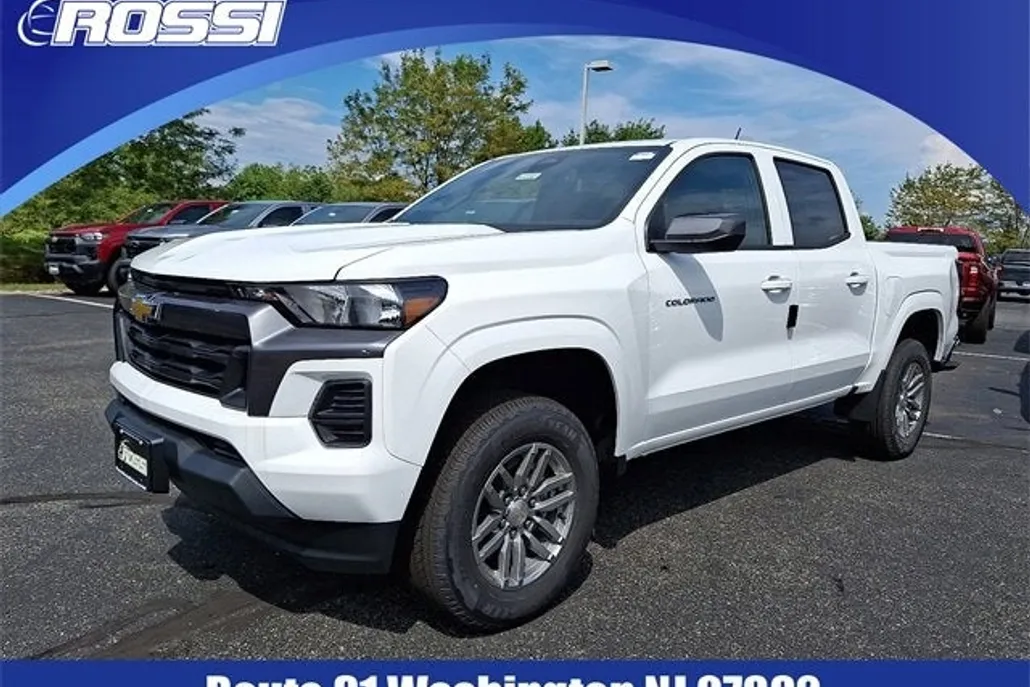 2025 Chevrolet Colorado Work Truck LT photo 1