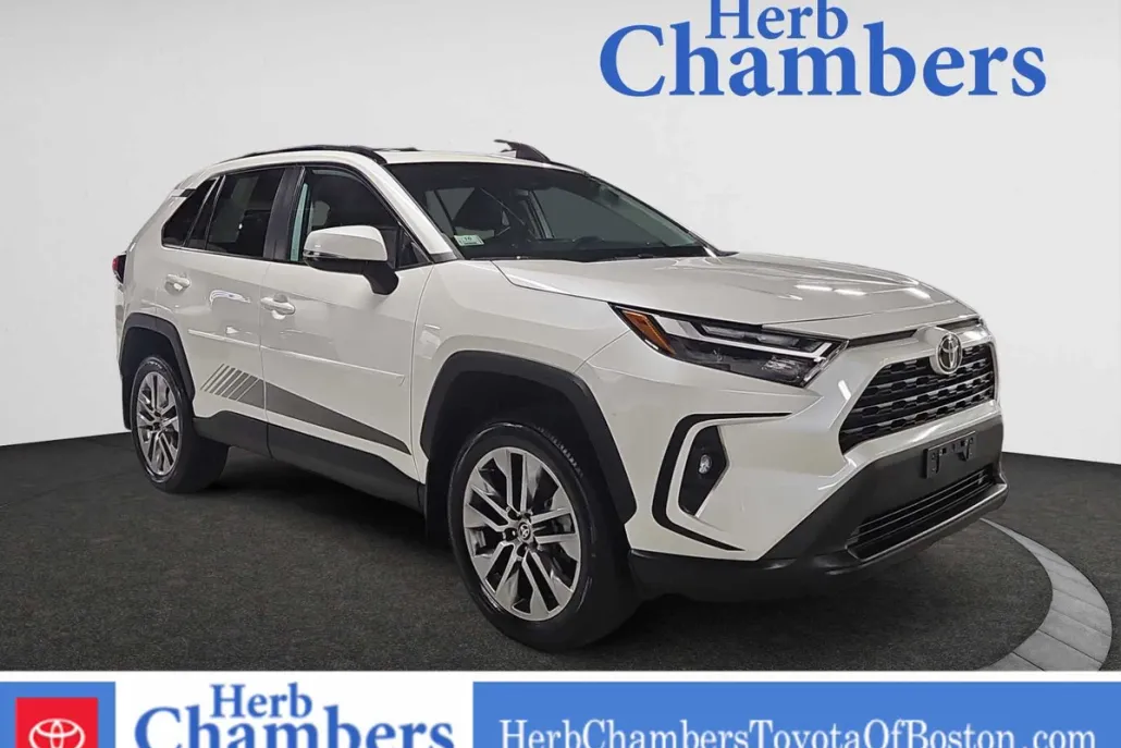 2022 Toyota RAV4 XLE Premium photo 1