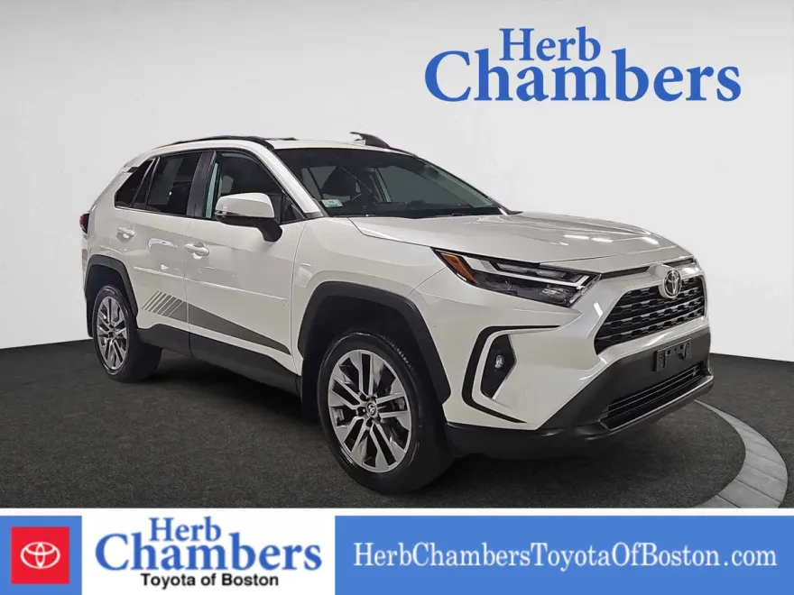 2022 Toyota RAV4 XLE Premium photo 1