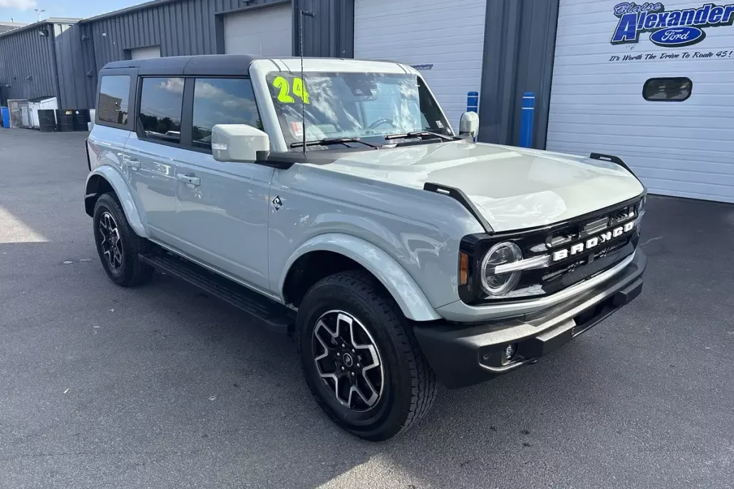 2024 Ford Bronco Outer Banks photo 1