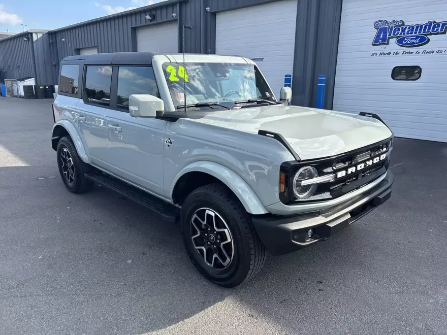 2024 Ford Bronco Outer Banks photo 1