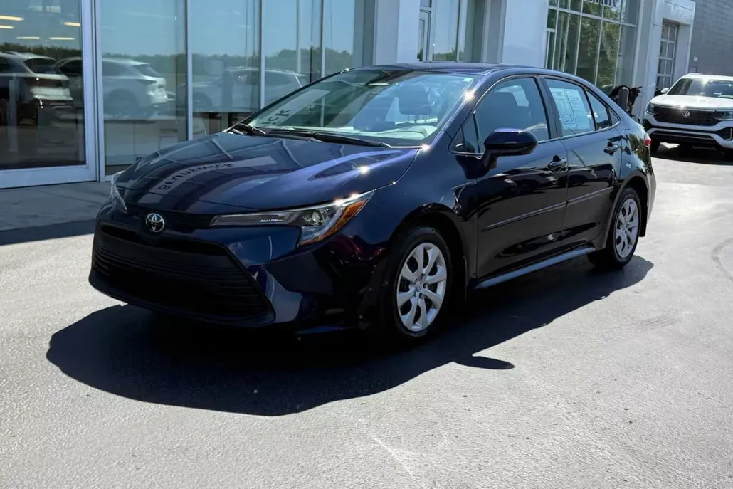 2024 Toyota Corolla LE photo 1