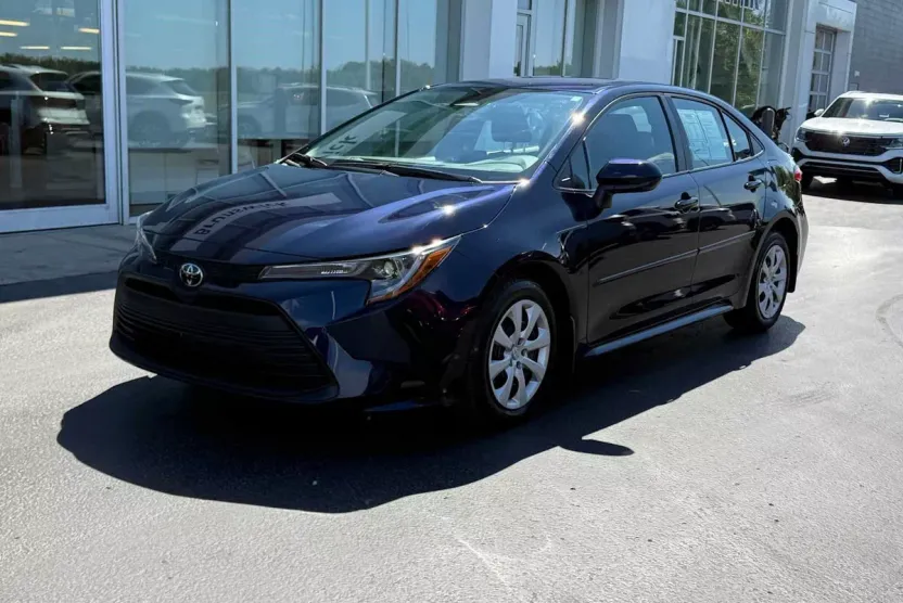 2024 Toyota Corolla LE photo 1