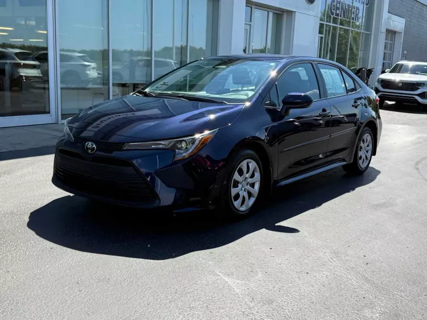 2024 Toyota Corolla LE photo 1