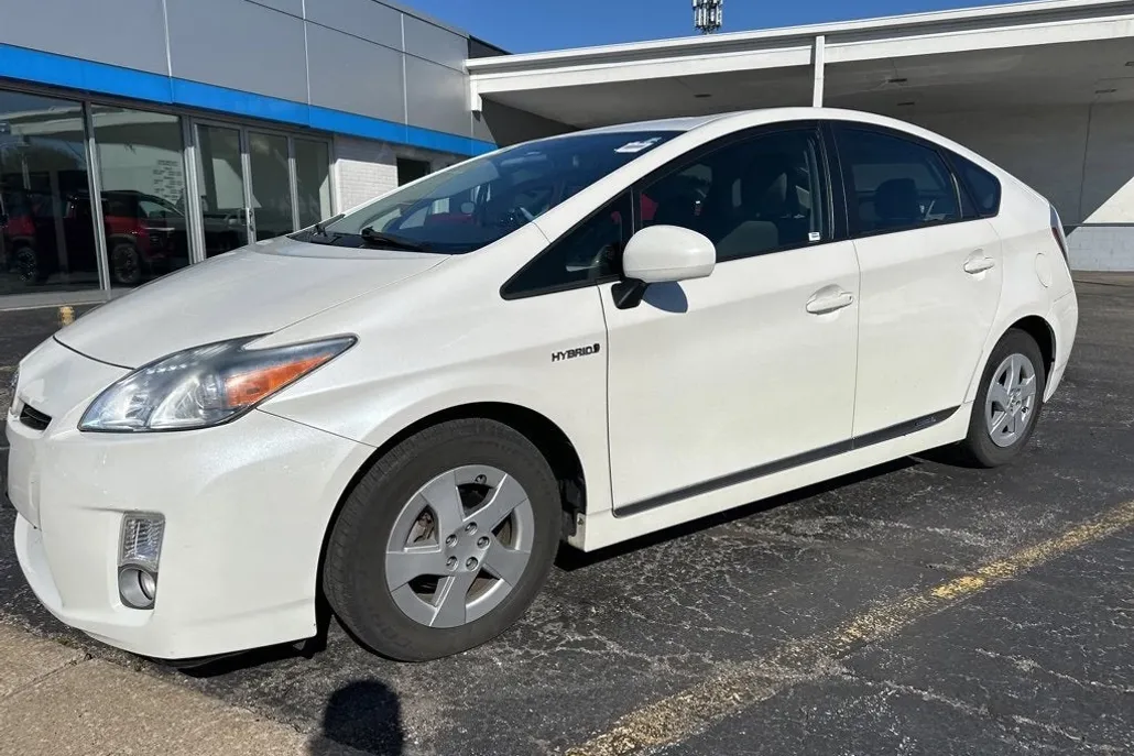 2011 Toyota Prius One photo 1
