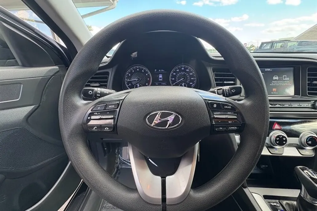 2019 Hyundai Elantra SEL photo 1