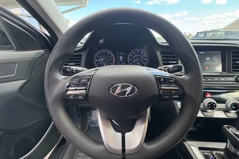 2019 Hyundai Elantra SEL photo 1