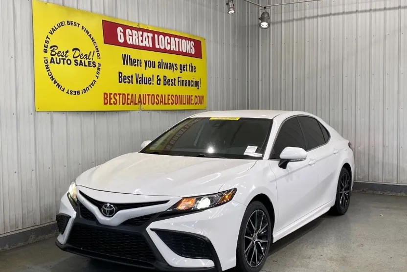 2023 Toyota Camry SE photo 1