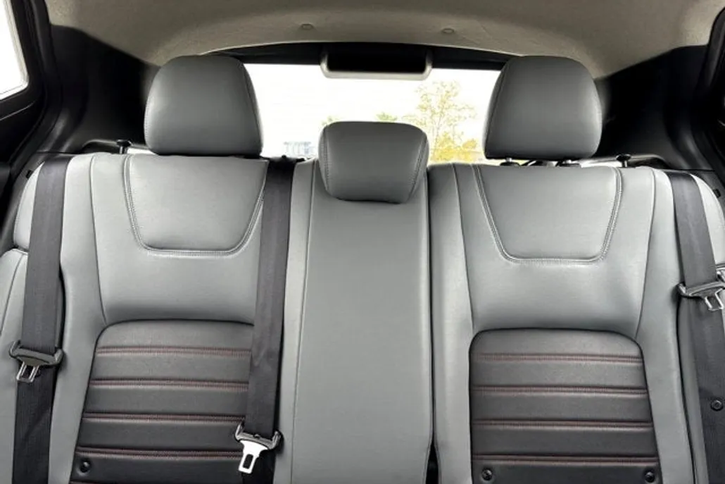 2022 Nissan Kicks SR photo 1