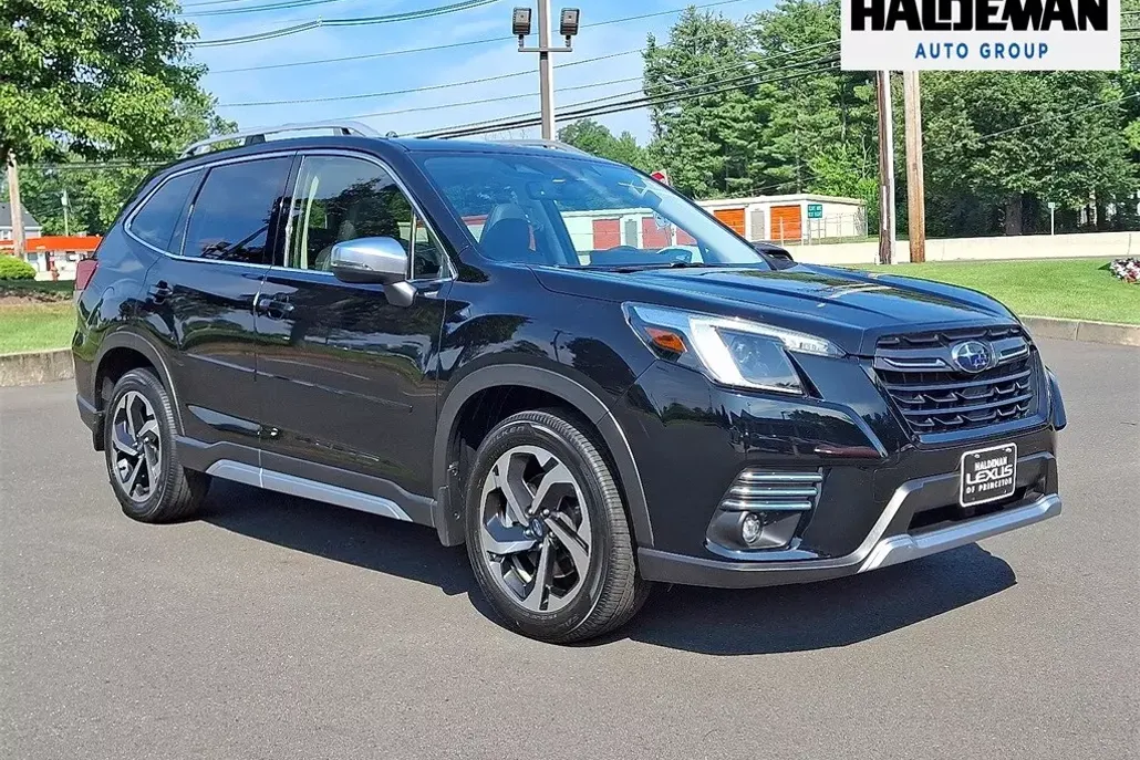 2022 Subaru Forester Touring photo 1