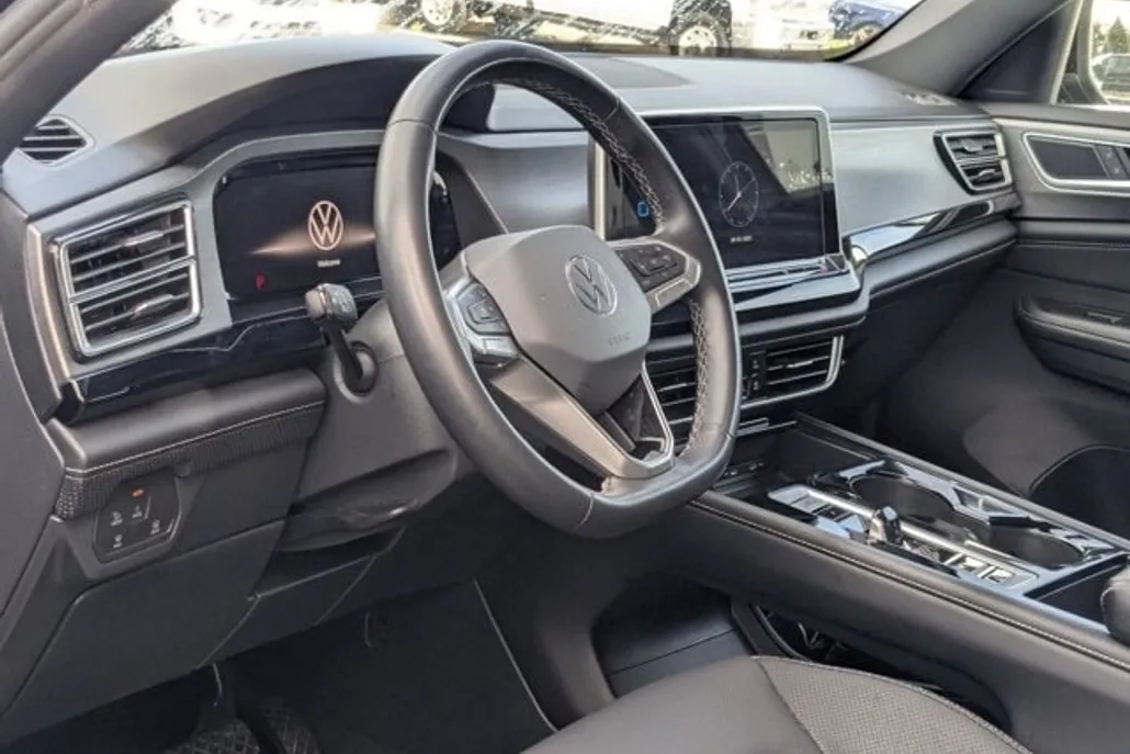 2024 Volkswagen Atlas Cross Sport SE Technology photo 1