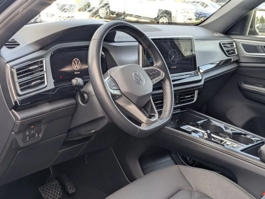 2024 Volkswagen Atlas Cross Sport SE Technology photo 1