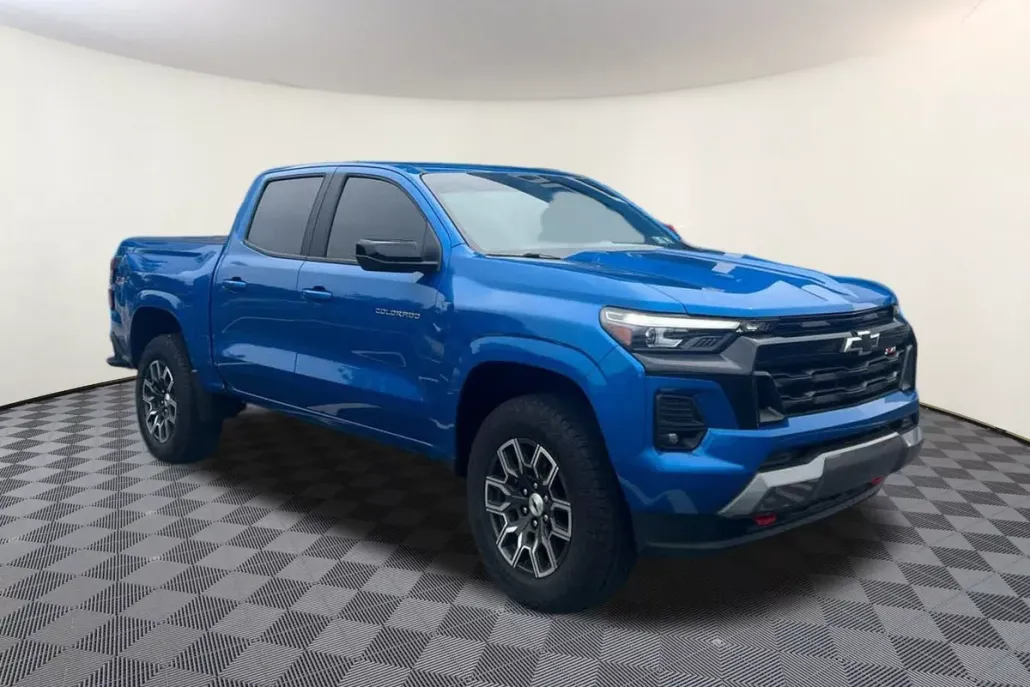 2023 Chevrolet Colorado Z71 photo 1
