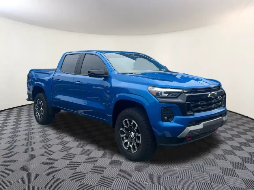 2023 Chevrolet Colorado Z71 photo 1