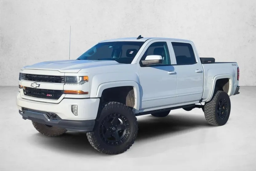 2017 Chevrolet Silverado 1500 LT photo 1