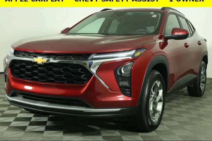 2024 Chevrolet Trax LT photo 1
