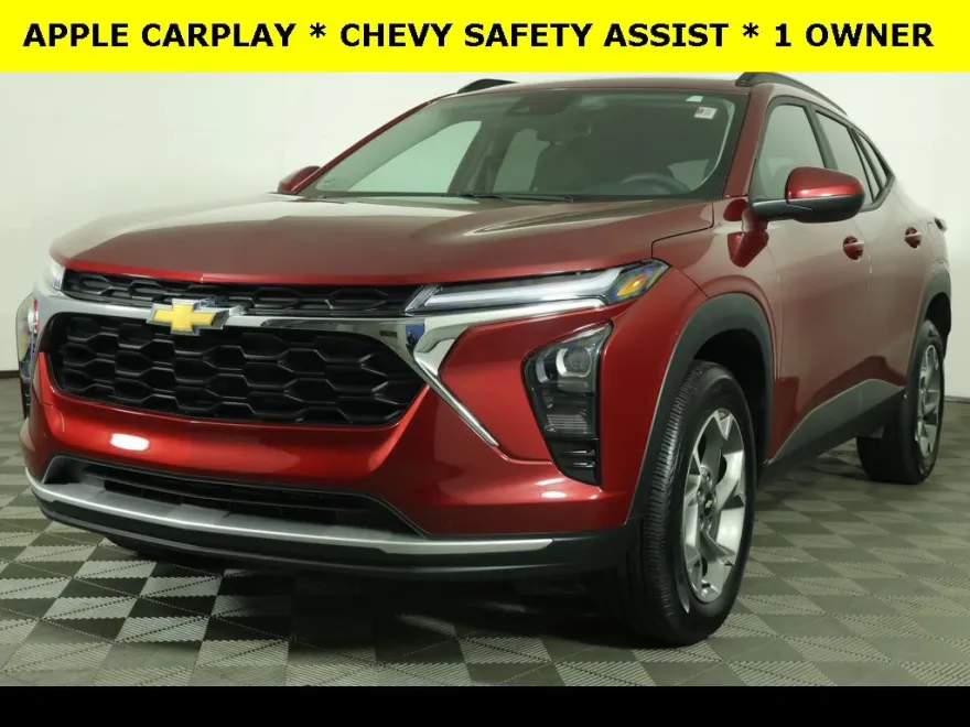 2024 Chevrolet Trax LT photo 1